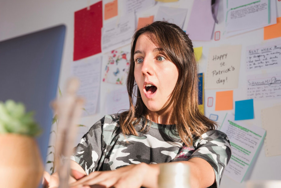 Retail marketing team reacting to an inconsistent omnichannel customer experience